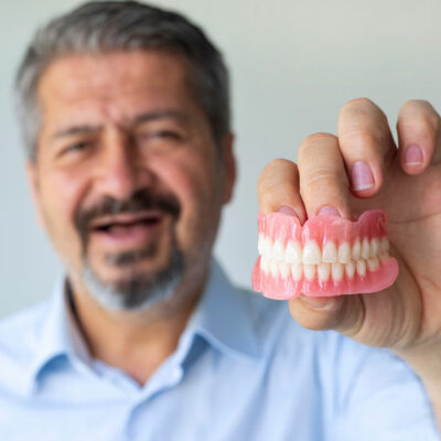 7 tips for choosing the right dentures